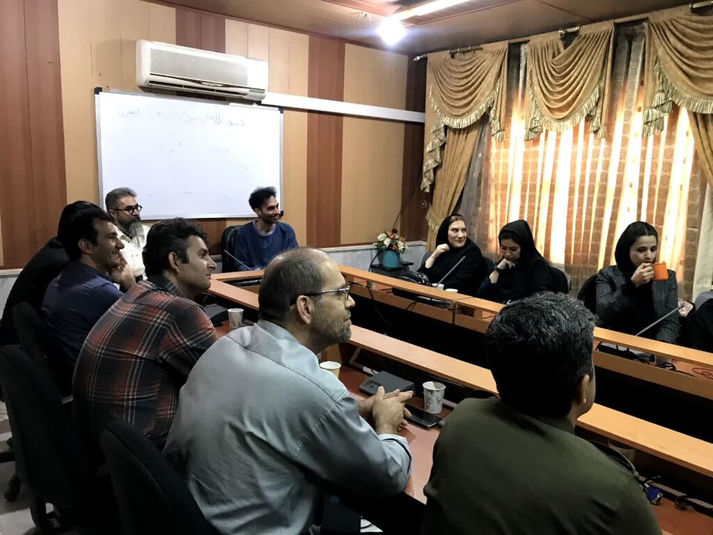 نشست کارشناس هنرهای نمایشی کانون کشور با مربیان کانون کرمانشاه