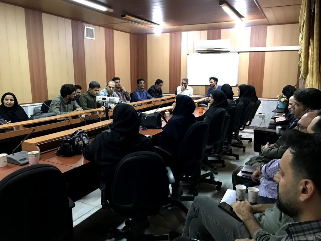 نشست کارشناس هنرهای نمایشی کانون کشور با مربیان کانون کرمانشاه