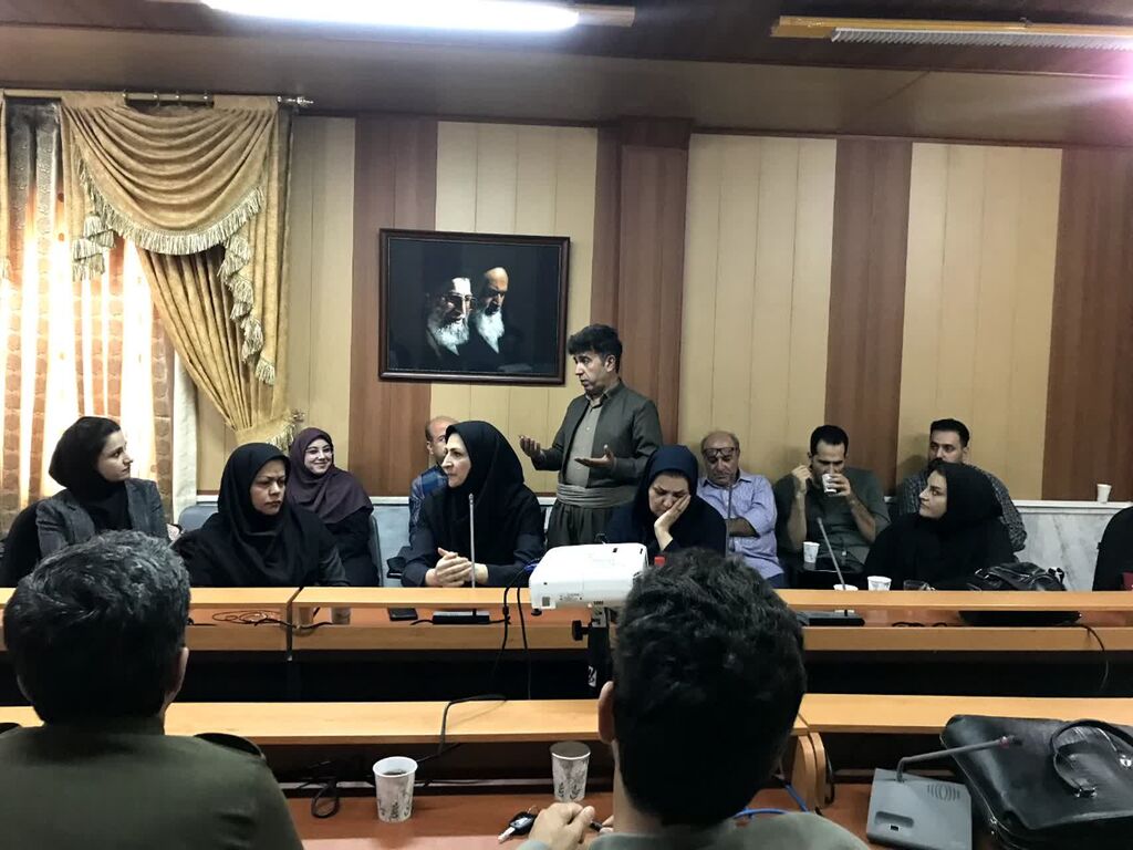 نشست کارشناس هنرهای نمایشی کانون کشور با مربیان کانون کرمانشاه