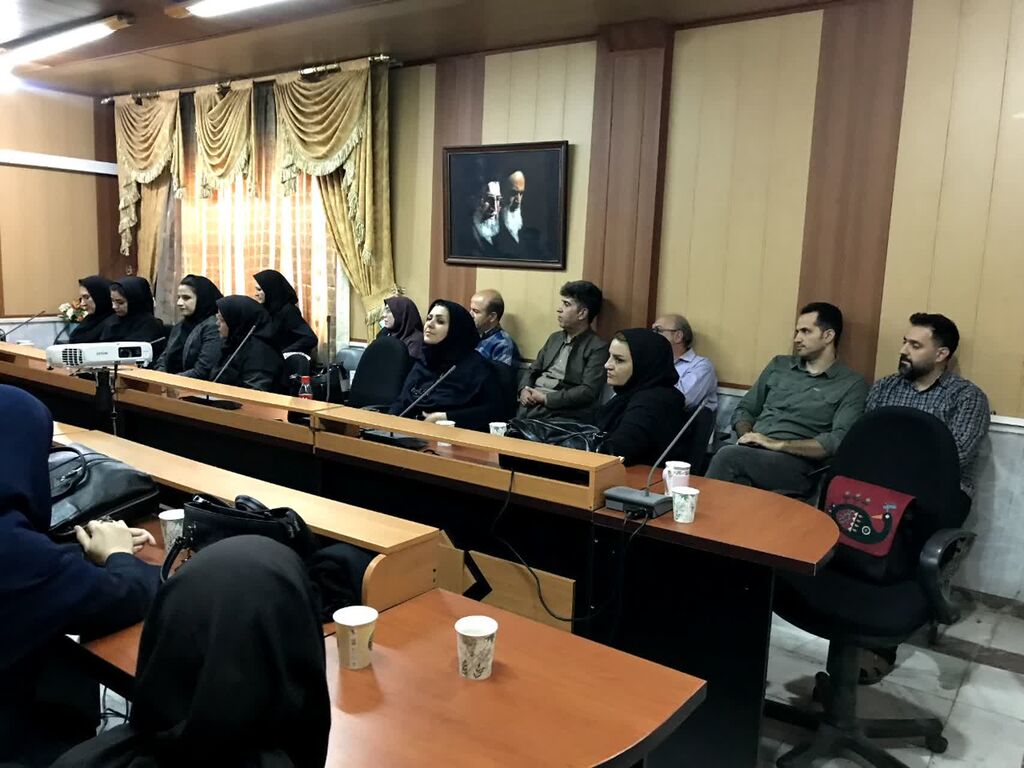 نشست کارشناس هنرهای نمایشی کانون کشور با مربیان کانون کرمانشاه