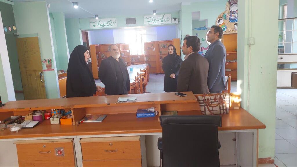 مشاور استاندار از مرکز شماره ۸ شهر کرمانشاه بازدید کرد