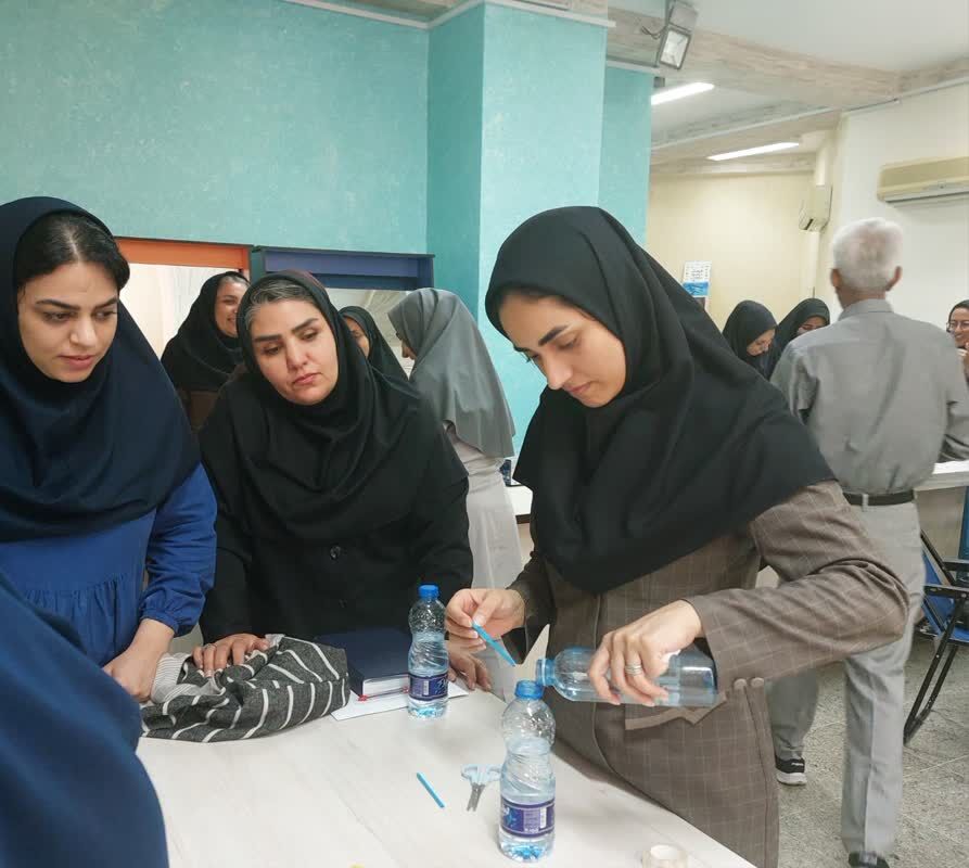 آشنایی مربیان کانون استان هرمزگان با مجموعهای از آزمایشهای علمی به روش ساده