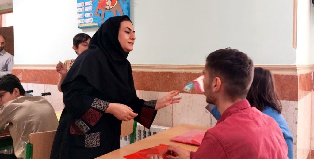 طرح «گلخند» در مدرسه استثنایی گیلانغرب لبخند بر چهره دانشآموزان نشاند