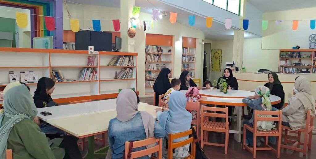 پنجشنبه‌های «مادر-فرزندی» با موضوع آموزش قصه‌گویی در مرکز شماره ۱ کانون کرج