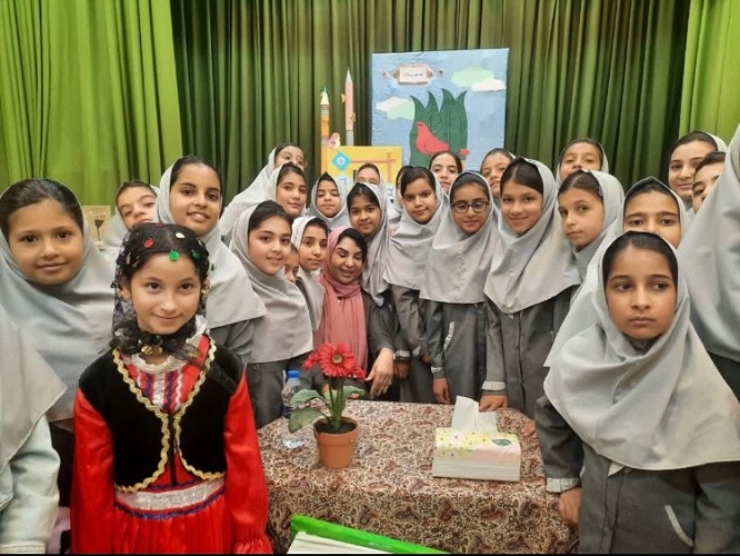 نشست صمیمانه با افسانه شعر و داستان ایران زمین، در کهن دیار گز برخوار