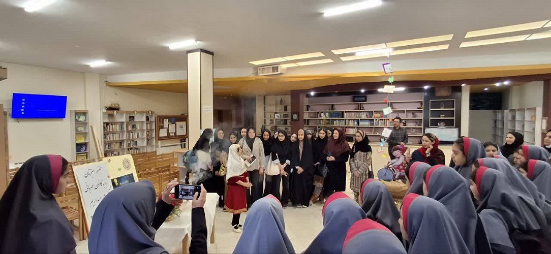 نشست شعر کودک و نوجوان در شهر دانش و خلاقیت، شاهینشهر