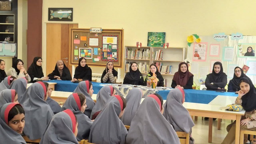 نشست شعر کودک و نوجوان در شهر دانش و خلاقیت، شاهینشهر
