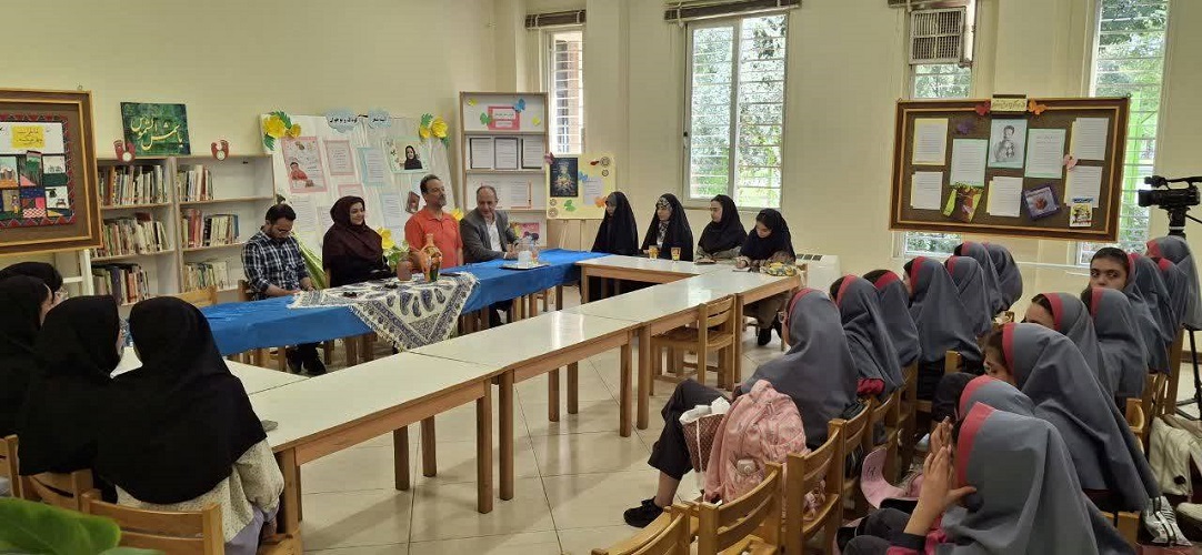 نشست شعر کودک و نوجوان در شهر دانش و خلاقیت، شاهینشهر