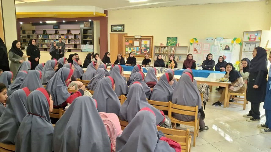 نشست شعر کودک و نوجوان در شهر دانش و خلاقیت، شاهینشهر