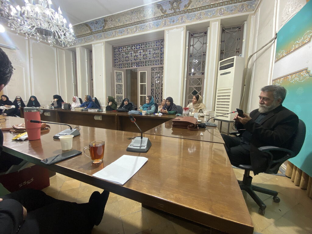 روز نخست پنجمین جشنواره شعر کودک؛ شاهینشهر میزبان شعر و خلاقیت