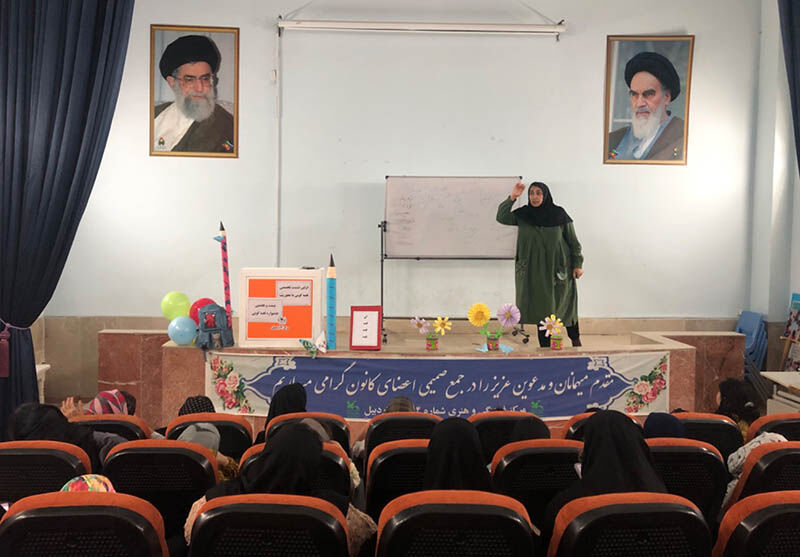 نشست تخصصی قصهگویی در مرکز فرهنگیهنری شماره چهار کانون اردبیل نشست تخصصی قصهگویی در مرکز فرهنگیهنری شماره چهار کانون اردبیل برگزار شد