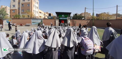 تماشاخانه سیار کانون در شاهین شهر همزمان با پنجمین جشنواره ملی شعر کودک