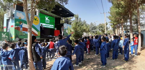 تماشاخانه سیار کانون در شاهین شهر همزمان با پنجمین جشنواره ملی شعر کودک