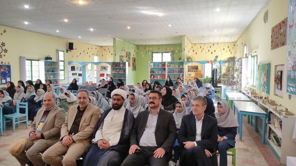 رونمایی یک زمین زیبا رونمایی از مجموعه «یک زمین زیبا» در مرکز چناران
