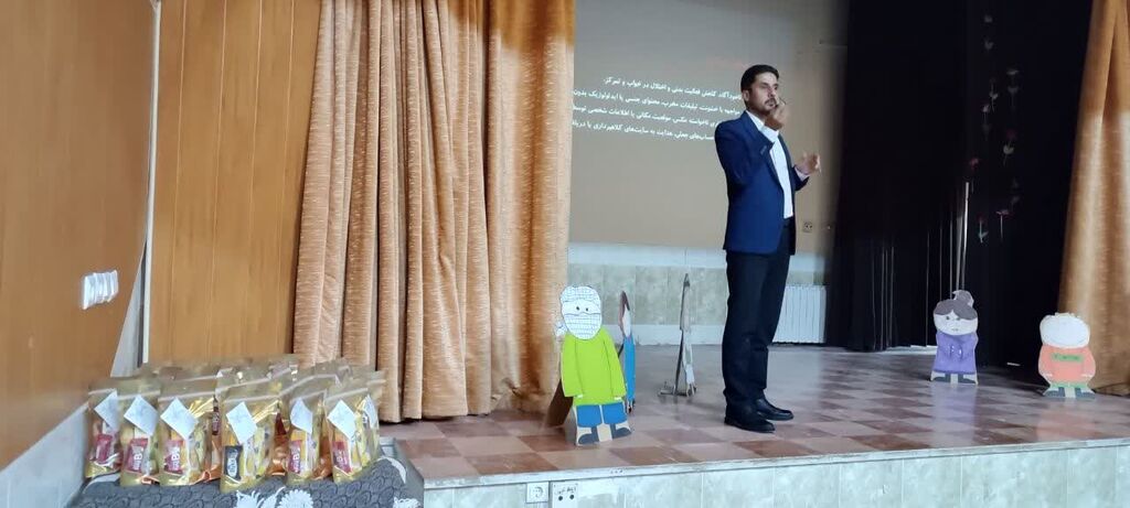 تربیت فرزند در عصر دیجیتال کارگاه آموزشی «تربیت فرزند در عصر دیجیتال» در مرکز ۲ گناباد