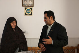 دیدار مدیرکل کانون سمنان با خانواده شهیدان شیرعلی و کلامی در سرخه