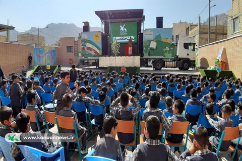 تماشاخانه سیار کانون مهمان کودکان شاهین‌شهر شد