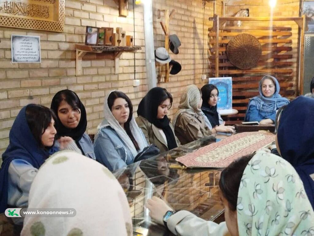 ویژهبرنامه «ماه شعر مهر» با محوریت نکوداشت حسین منزوی