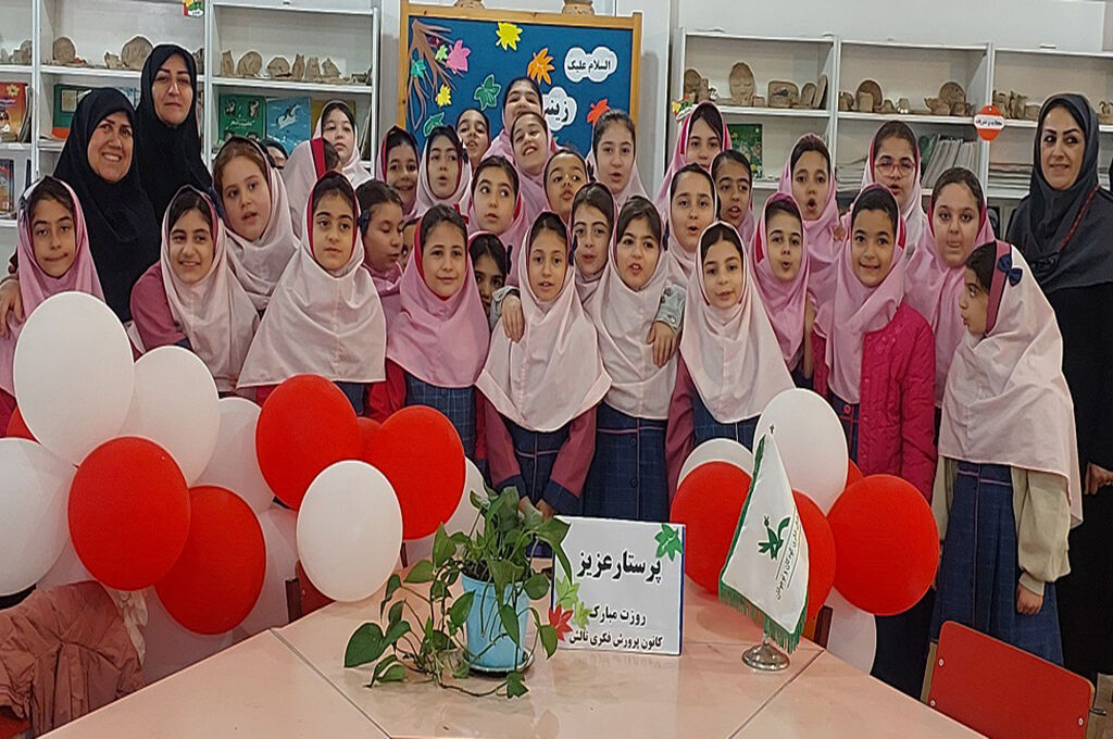 روایت پرستار رزمنده دفاع مقدس از سالهای مقاومت و ایثار/ ناهید محمدی از روحیه زینبگونه پرستاران گفت