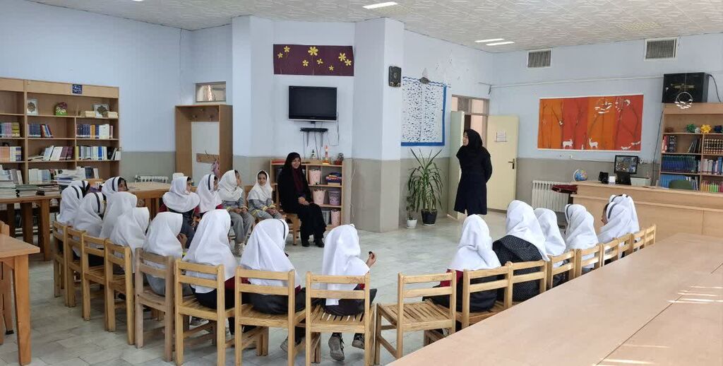 سمنان نوخوانانهای دبستان فاطمیه بسطام میهمان مرکز فرهنگیهنری کانون شدند