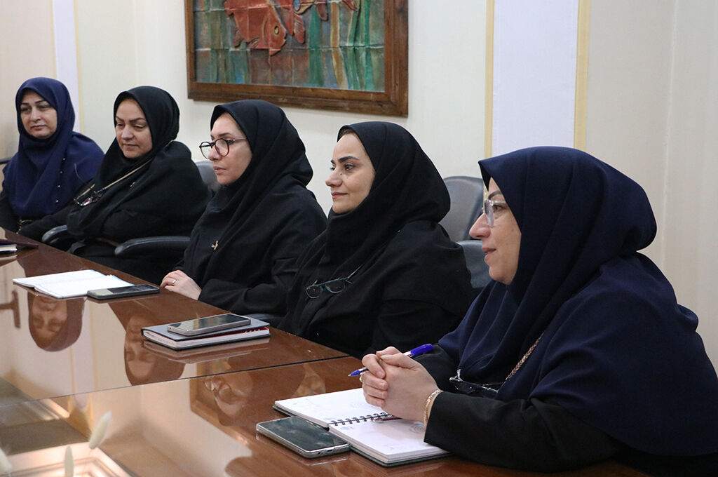 سه‌شنبه‌های با کتاب در کانون گیلان؛ گامی برای ترویج فرهنگ مطالعه میان همکاران