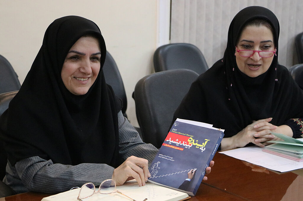 سه‌شنبه‌های با کتاب در کانون گیلان؛ گامی برای ترویج فرهنگ مطالعه میان همکاران