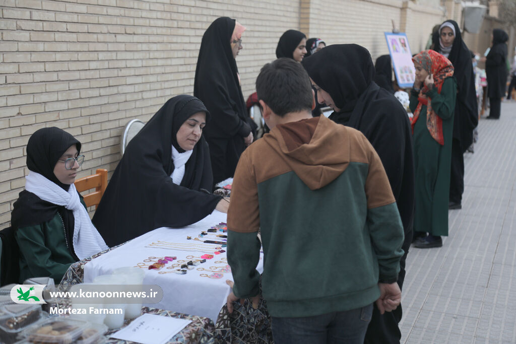 بازارچه دستاوردهای مهرواره جادوی دستها بازارچه دستاوردهای مهرواره جادوی دستها گشایش یافت