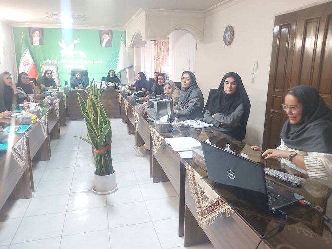 نشست فصلی مربیان ادبی کانون استان اصفهان همراه با آموزش جستارنویسی برگزار شد