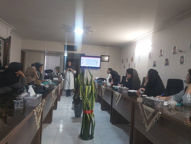 نشست فصلی مربیان ادبی کانون استان اصفهان همراه با آموزش جستارنویسی برگزار شد