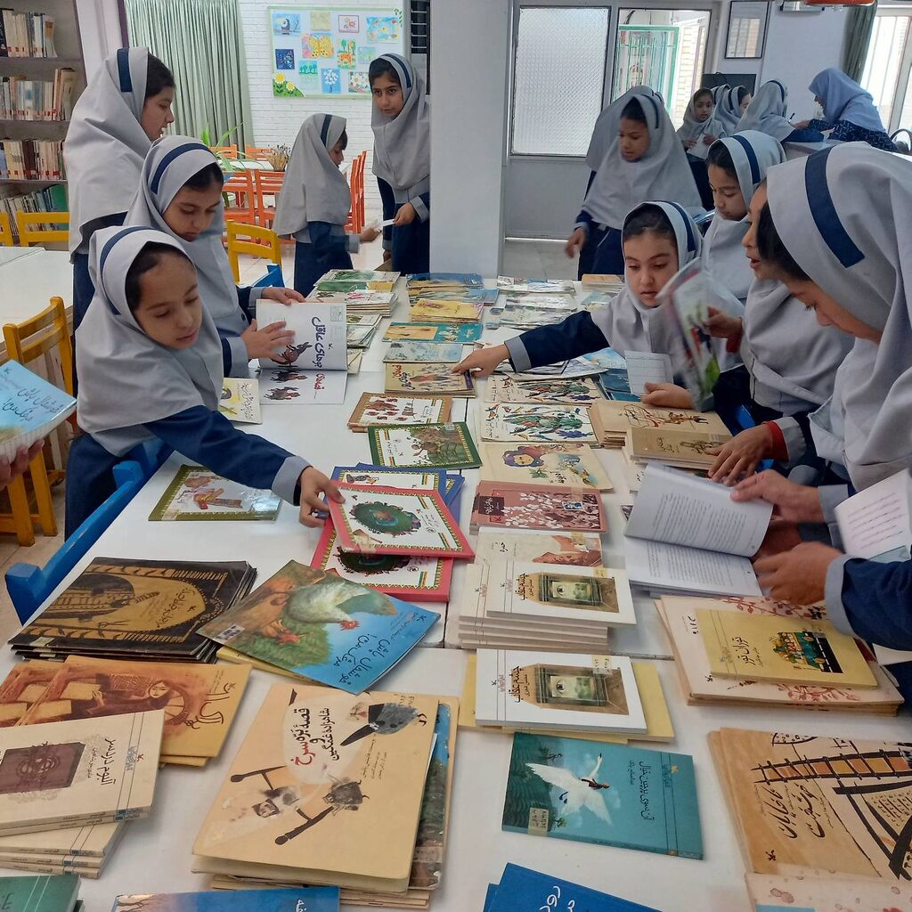 کودکان دارابی با طرح «با کتاب تا بی‌نهایت» به سفری بی‌پایان در جهان مطالعه می‌روند