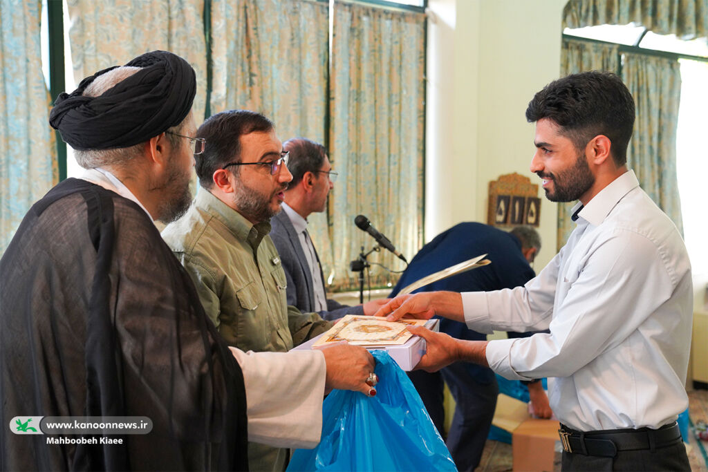 آیین تجلیل از نمازگزاران کانون پرورش فکری آیین تجلیل از نمازگزاران کانون پرورش فکری برگزار شد