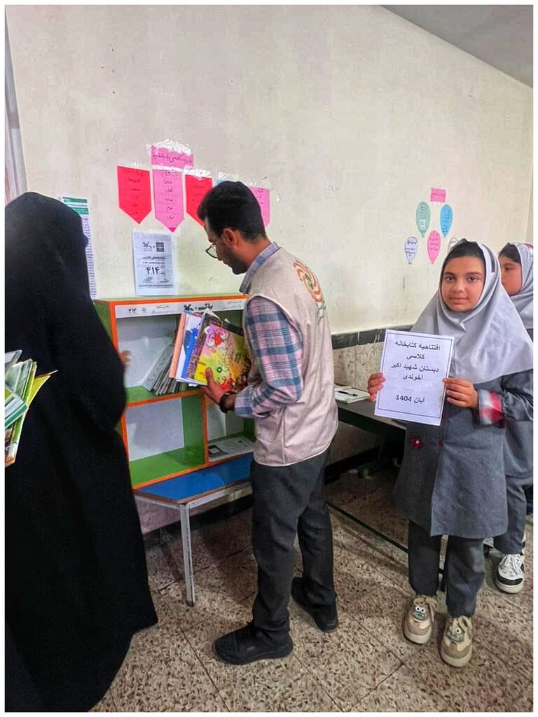 اجرای طرح ملی (هزار درنای کاغذی بر بام مدارس) به همت کانون استان قزوین