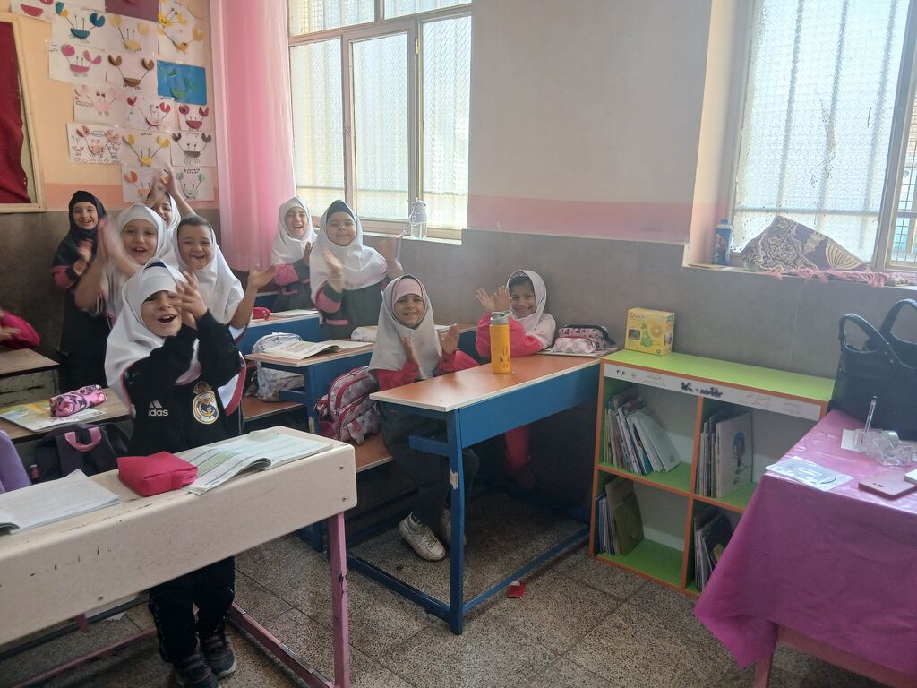 اجرای طرح ملی (هزار درنای کاغذی بر بام مدارس) به همت کانون استان قزوین