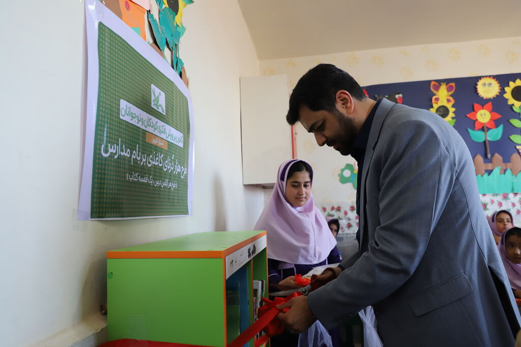 اجرای طرح ملی (هزار درنای کاغذی بر بام مدارس) به همت کانون استان قزوین اجرای طرح ملی (هزار درنای کاغذی بر بام مدارس) به همت کانون استان قزوین