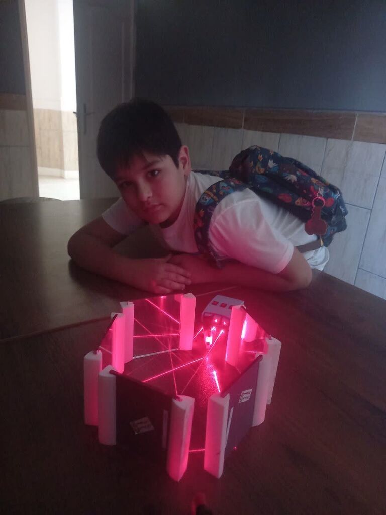 پرورش نوآوران فردا در کارگاه «نور و سایه»