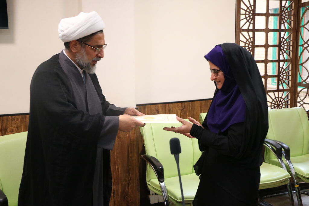 تربیت تزریقی نیست، بلکه فرآیندی است که از دل خود فرد میجوشد