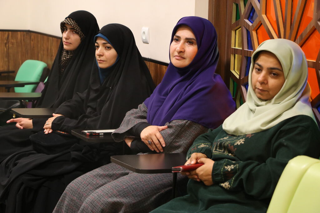 تربیت تزریقی نیست، بلکه فرآیندی است که از دل خود فرد میجوشد