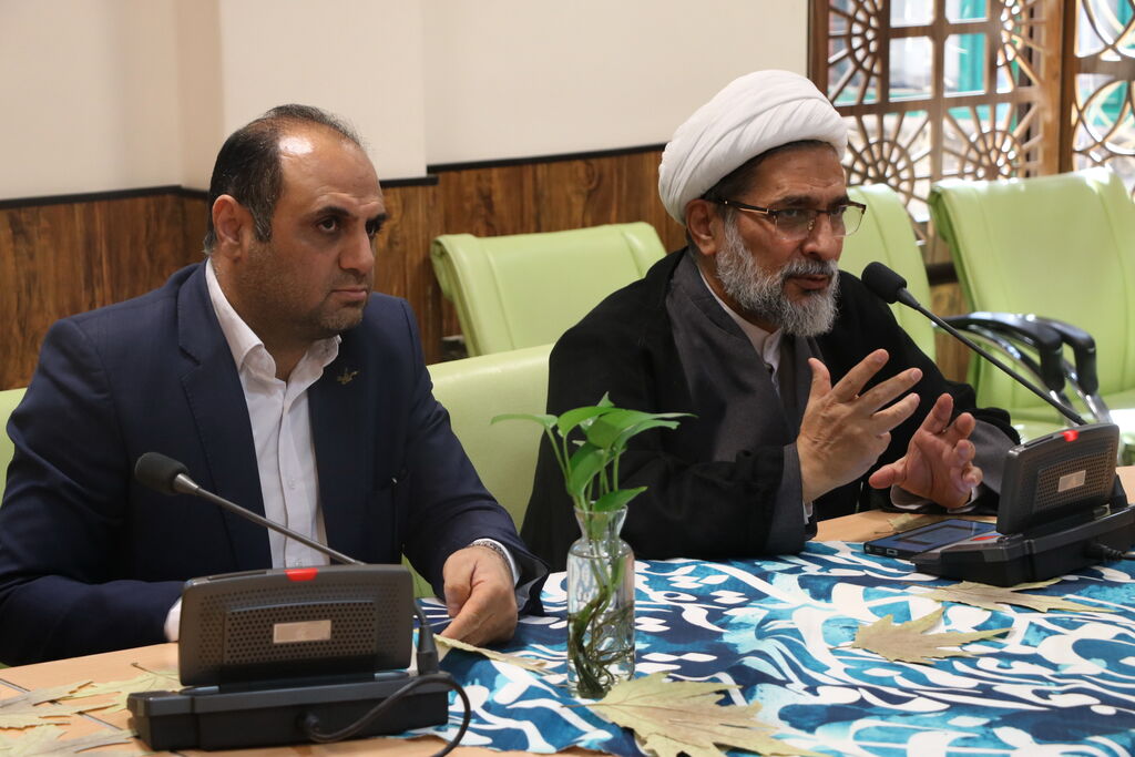 نشست تخصصی «تربیت دینی و نقش قصه در پرورش نسل مؤمن» با حضور مشاور مدیرعامل کانون تربیت تزریقی نیست، بلکه فرآیندی است که از دل خود فرد میجوشد