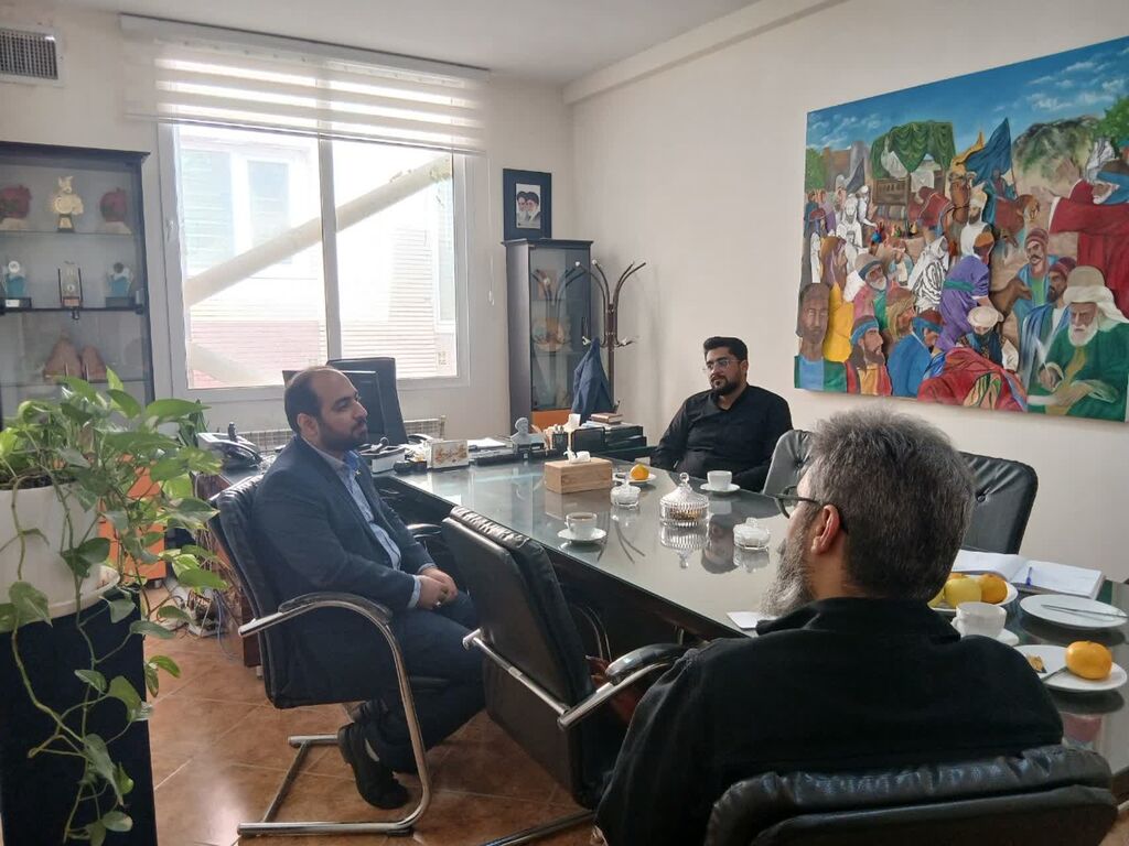 نشست مربیان استان با کارشناس هنرهای نمایشی کانون کشور