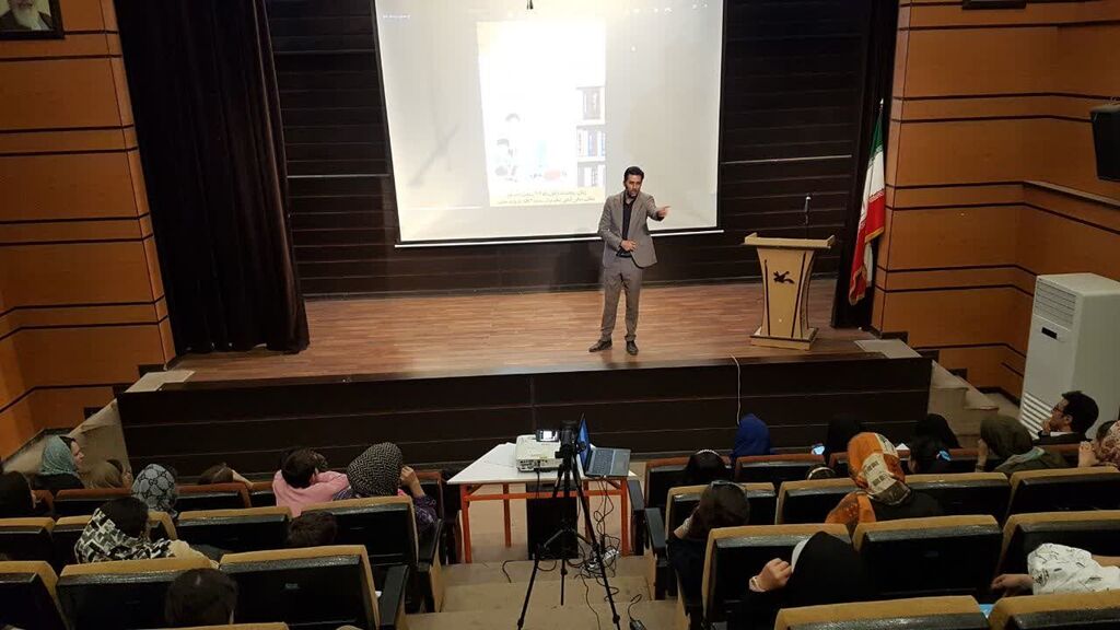 نشستی با رویکرد پیشگیری از آسیبهای اجتماعی برای اعضا و والدین در کانون کرمانشاه