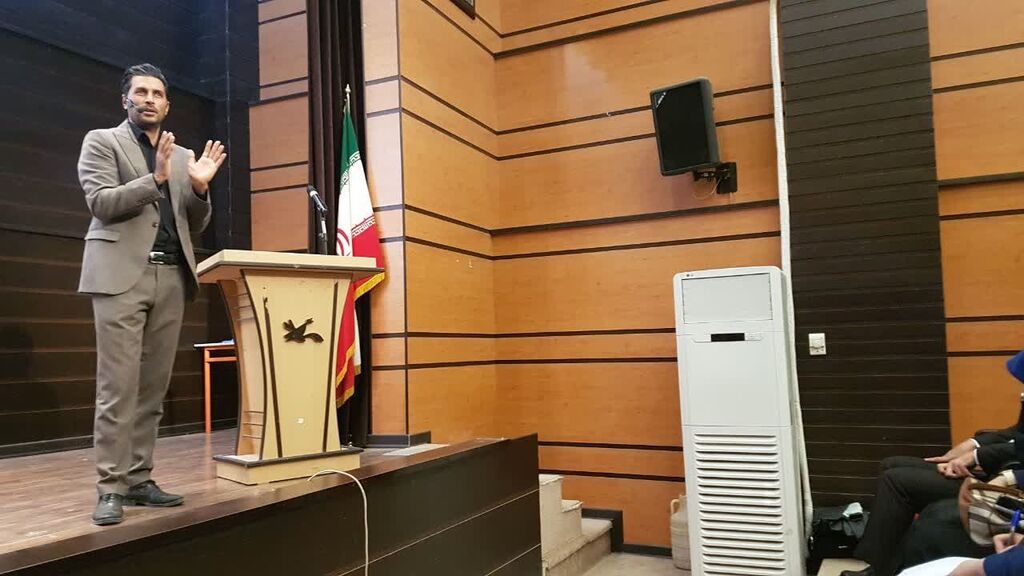 نشستی با رویکرد پیشگیری از آسیبهای اجتماعی برای اعضا و والدین در کانون کرمانشاه