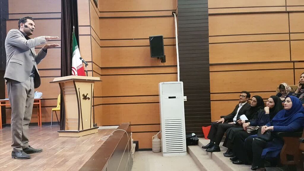 نشستی با رویکرد پیشگیری از آسیب‌های اجتماعی برای اعضا و والدین در کانون کرمانشاه