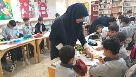 آموزش مفاهیم علمی و فضایی با طلق‌های رنگی در مرکز فرهنگی‌هنری گرمسار