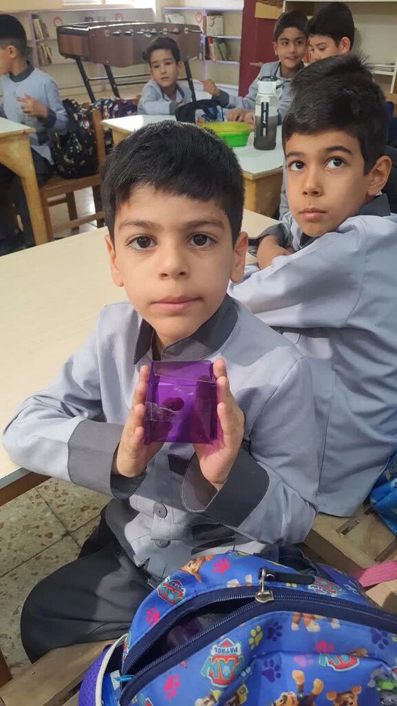 آموزش مفاهیم علمی و فضایی با طلق‌های رنگی در مرکز فرهنگی‌هنری گرمسار