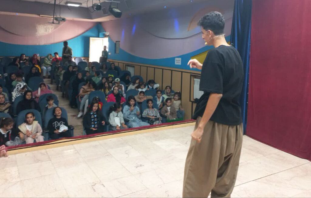 برگزاری جشنی برای نوجوانان در مرکز روانسر