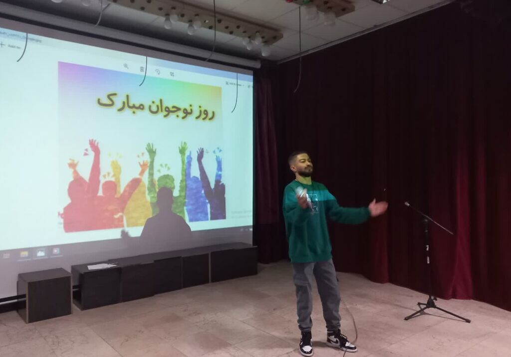 برگزاری جشنی برای نوجوانان در مرکز روانسر
