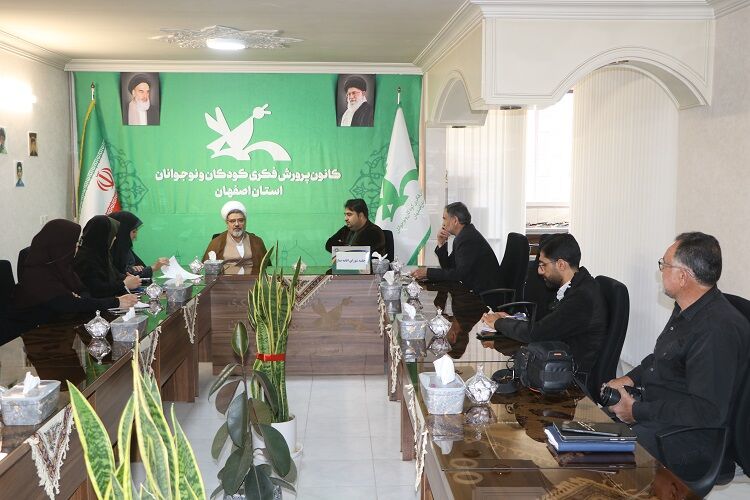 مشاور استاندار و رئیس ستاد اقامه نماز استان اصفهان مهمان مدیرکل کانون شد مشاور استاندار و رئیس ستاد اقامه نماز استان اصفهان مهمان مدیرکل کانون شد