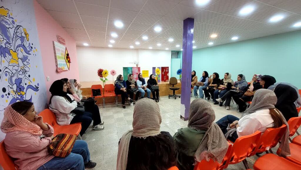 تعامل خانواده و کانون در برنامه‌ی «پاییز قصه، رنگ و مشق قشنگ» تقویت شد