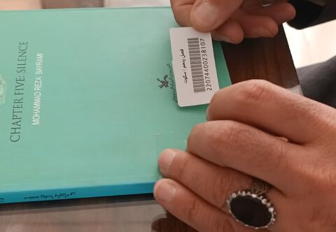 مراکز کانون کرمانشاه در حال لیبل‌گذاری کتاب‌ها به روایت تصویر