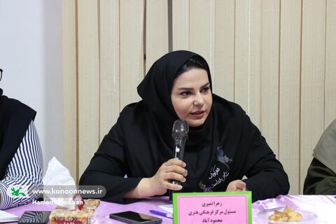 دیدار مدیران مراکز با مدیر کل و کارشناسان استان و رونمایی از کتاب